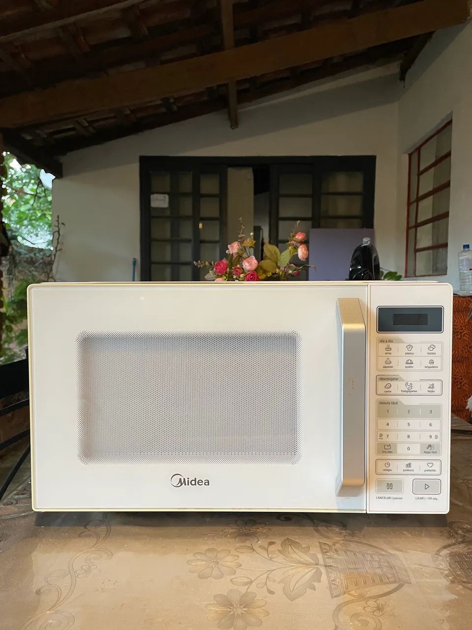 Microondas Midea 27 litros 220V - Foto 3