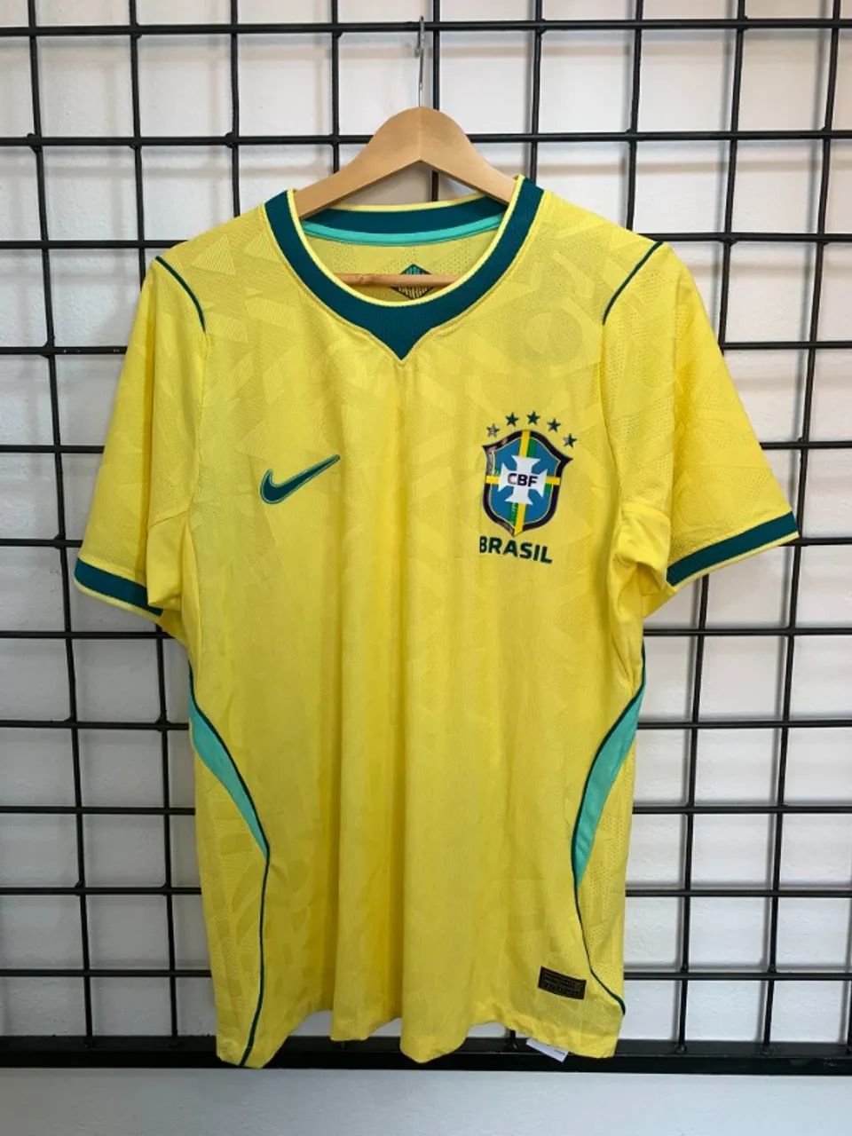 Camisa do Brasil amarela