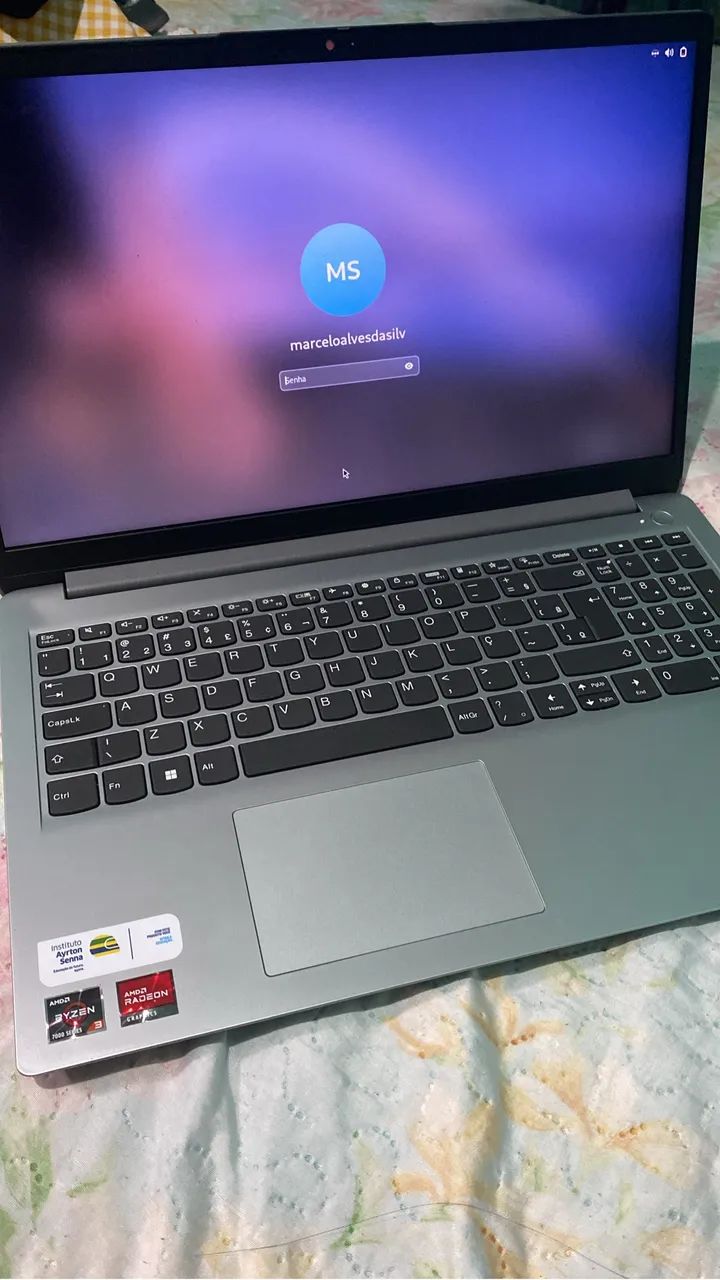 Vendo Notebook Lenovo , Ideapad 1 