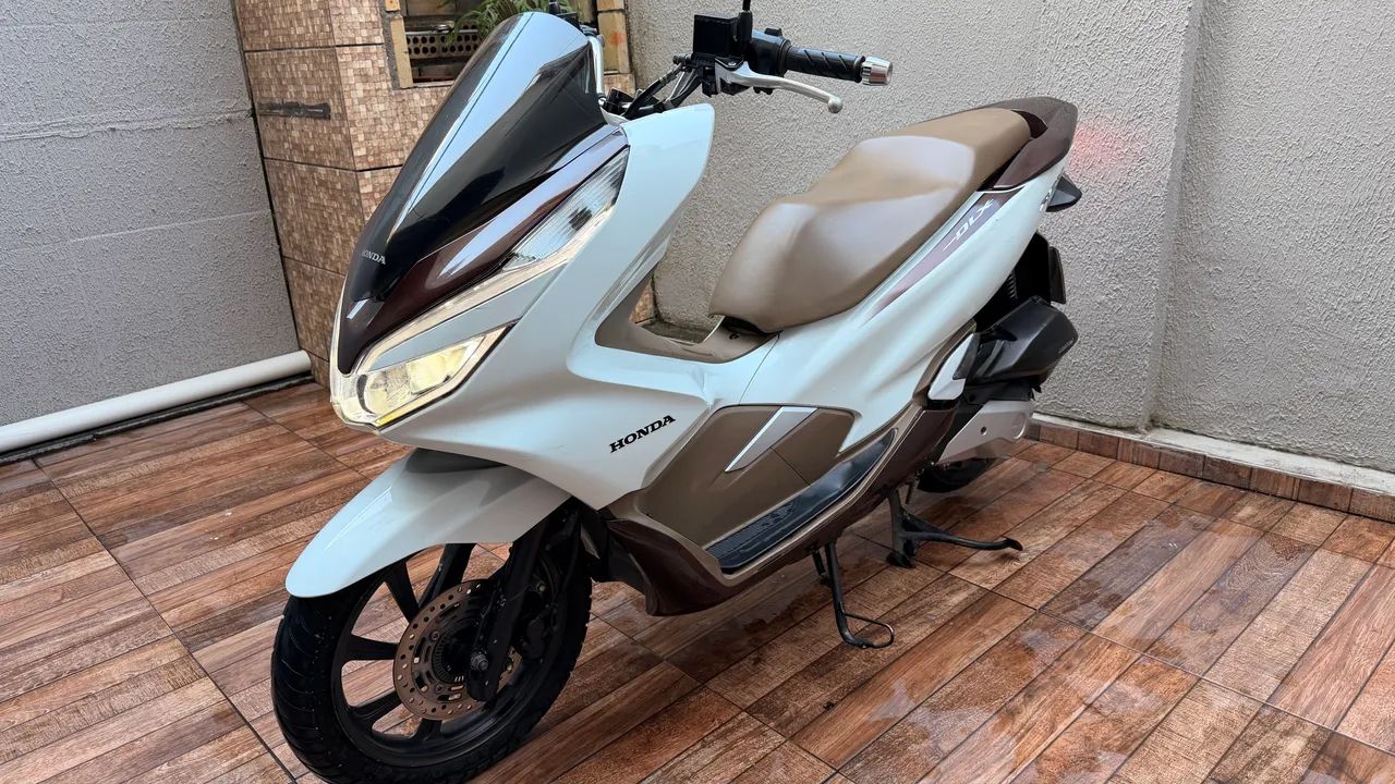PCX DLX 2021 