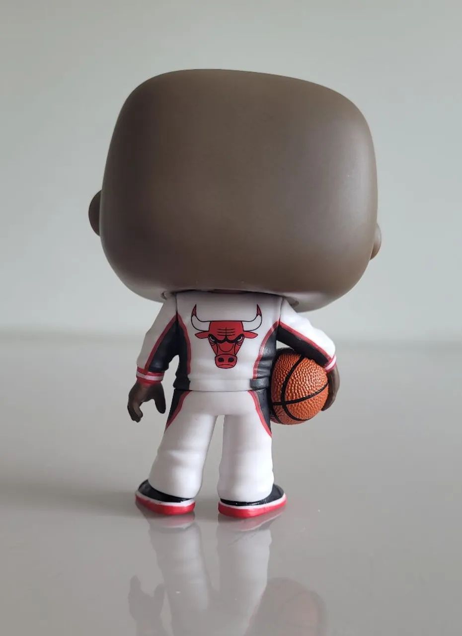 Funko Pop Michael Jordan 84 Exclusive White Warm-Up - Foto 2