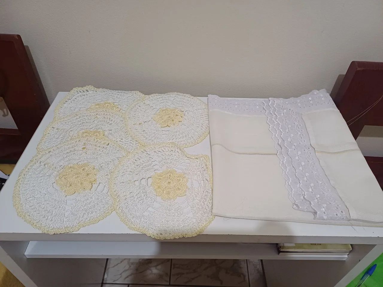 Pano de crochê e toalha de mesa