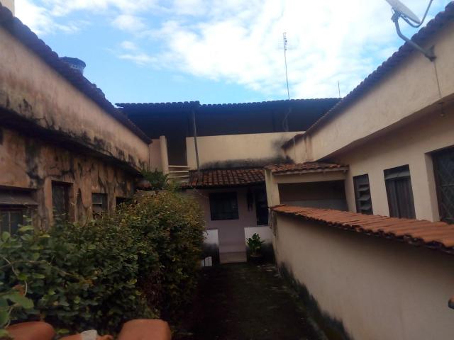 Excelente imóvel para investimento com 03 moradias no bairro São Salvador