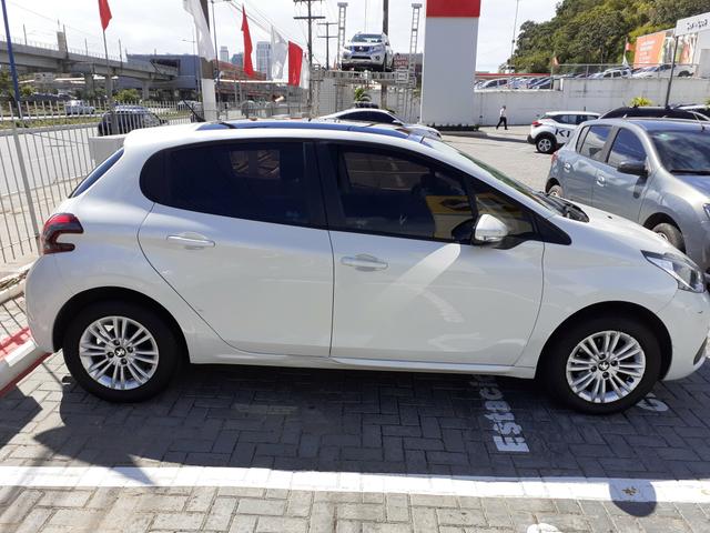 Peugeot 208 allure 1.6, at6 / modelo 2018
