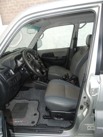 TR4 2005 Pajero 2.0 4x4 - Foto 9