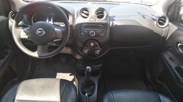 Nissan Versa SL 1.6 Manual 2014 - Foto 7