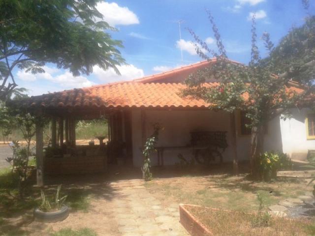 Excelente casa com otima localização próximo a parada obrigatoria - Foto 13