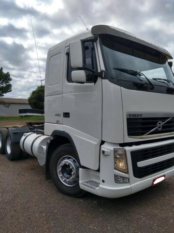 Caminhao volvo fh 440 6x2 teto baixo manual ano 2010 - Foto 11