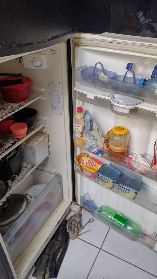 Vendo geladeira Consul 400 litros duplex com Dispenser de água  - Foto 3