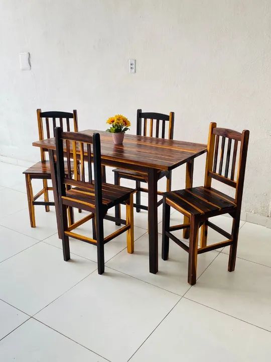 Mesa de Jantar em Madeira Maciça - Foto 2