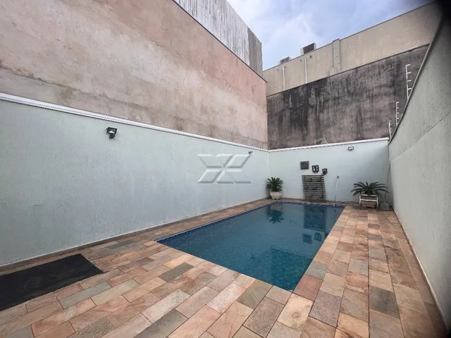 Casa à venda com piscina no Santa Cruz