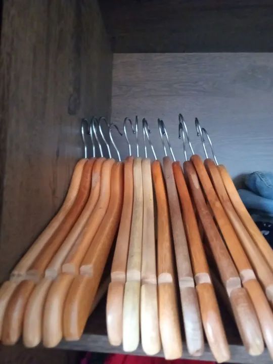 Cabides de madeira - 16 peças - Foto 2