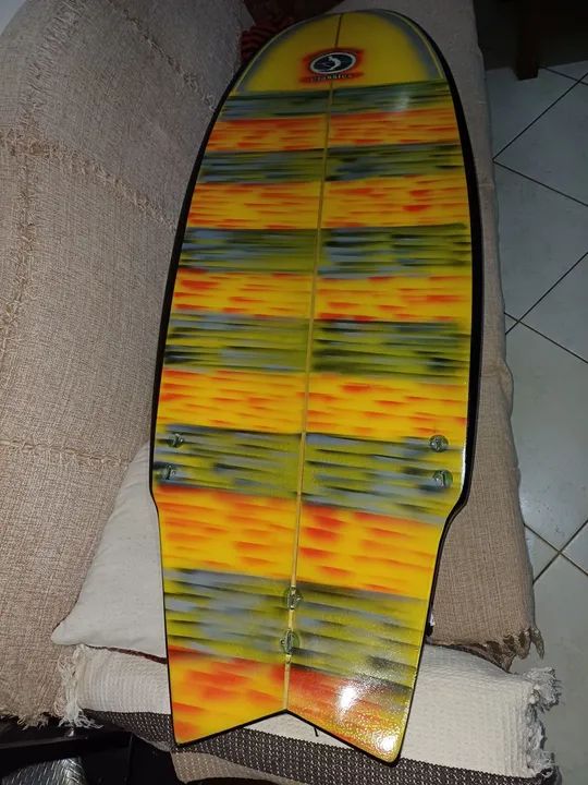 Prancha de Surf Marcelo Peninha 6.8 não precisa parafina grátis camisa uv - Foto 5