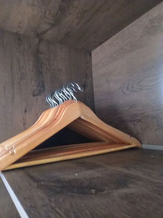 Cabides de madeira - 16 peças - Foto 3