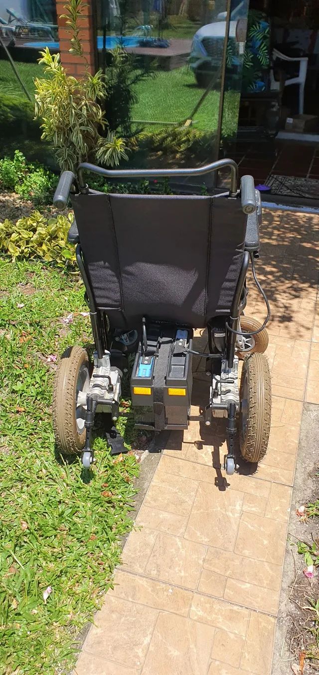 Cadeira de rodas motorizada 