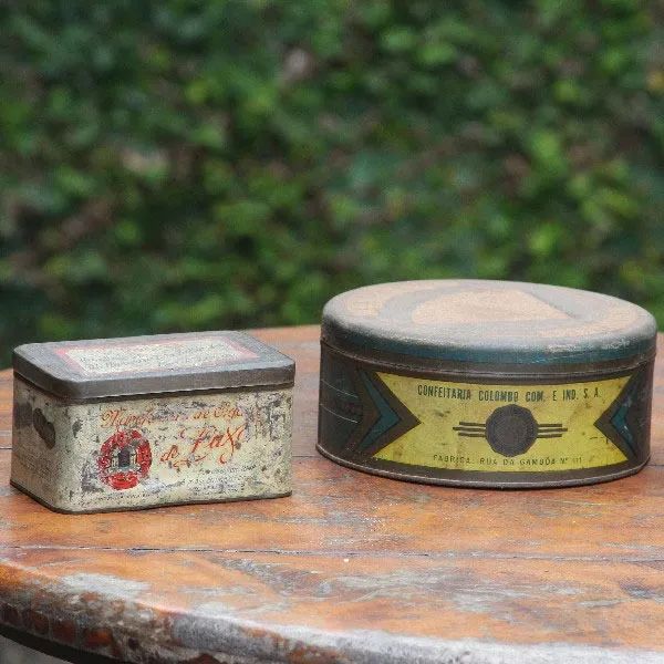 2 latas antigas confeitaria Colombo e C. Lopes SA