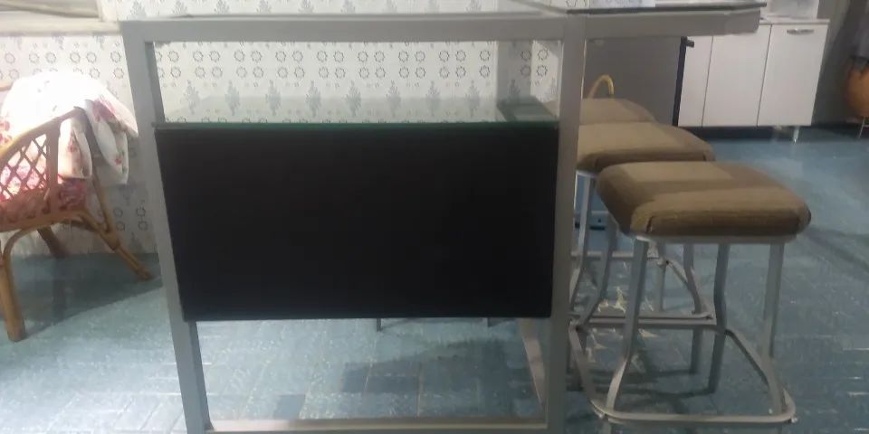 Balcão/Bar década de 80 com 4 bancos altos - em ótima conservação. - Foto 5