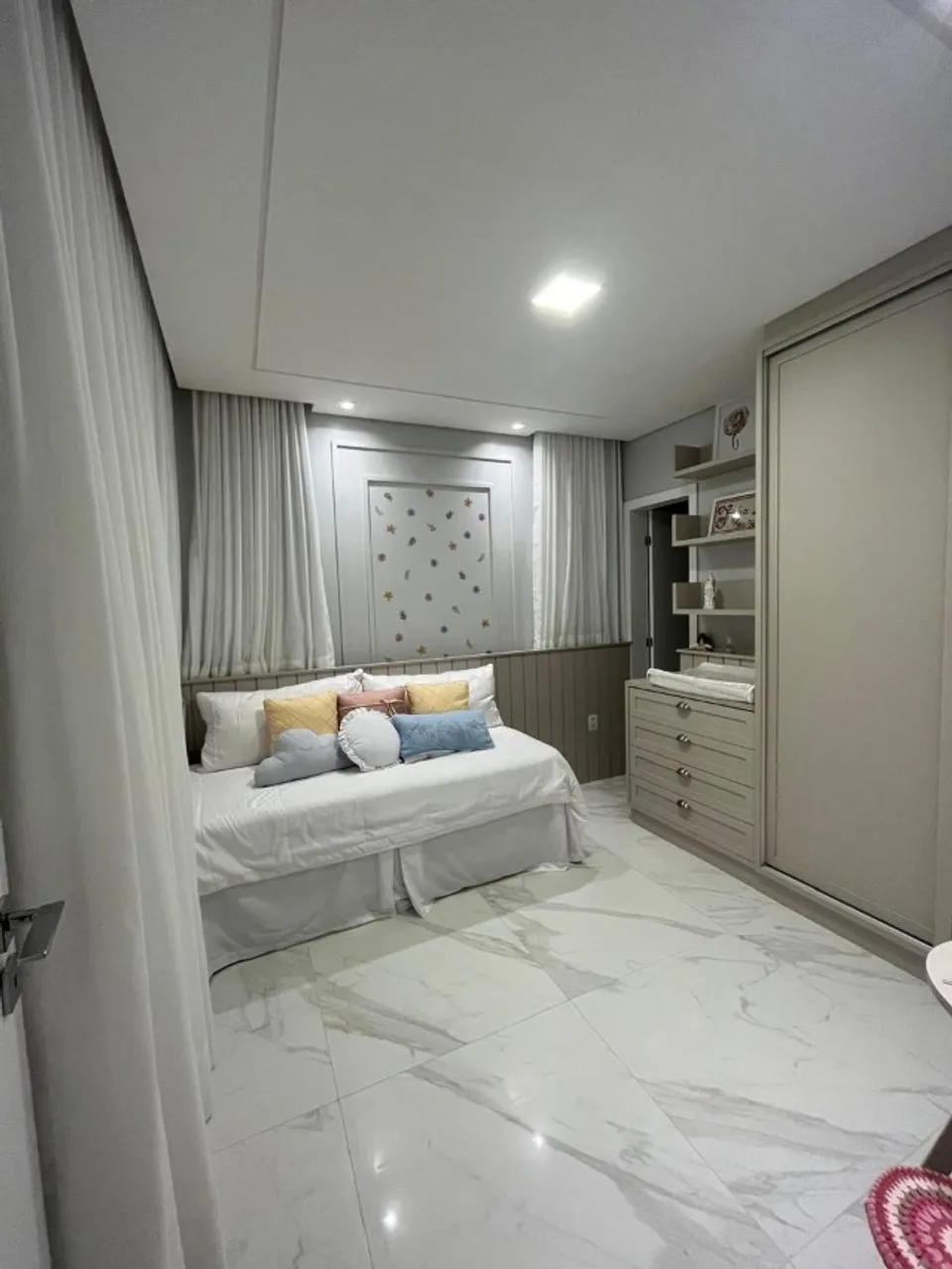 Aluguel - Casa Mobiliada em Condomínio Aymoré | 3 Suítes | Área Gourmet | Energia Solar