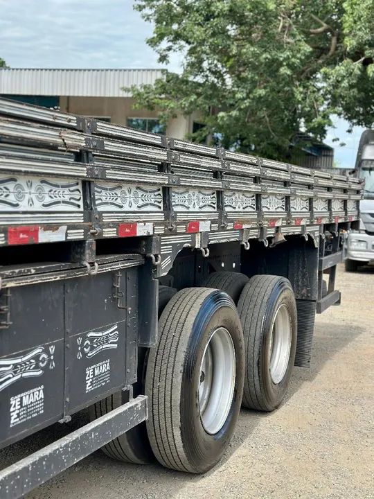 Carroceria de madeira 8.40mt - Foto 3