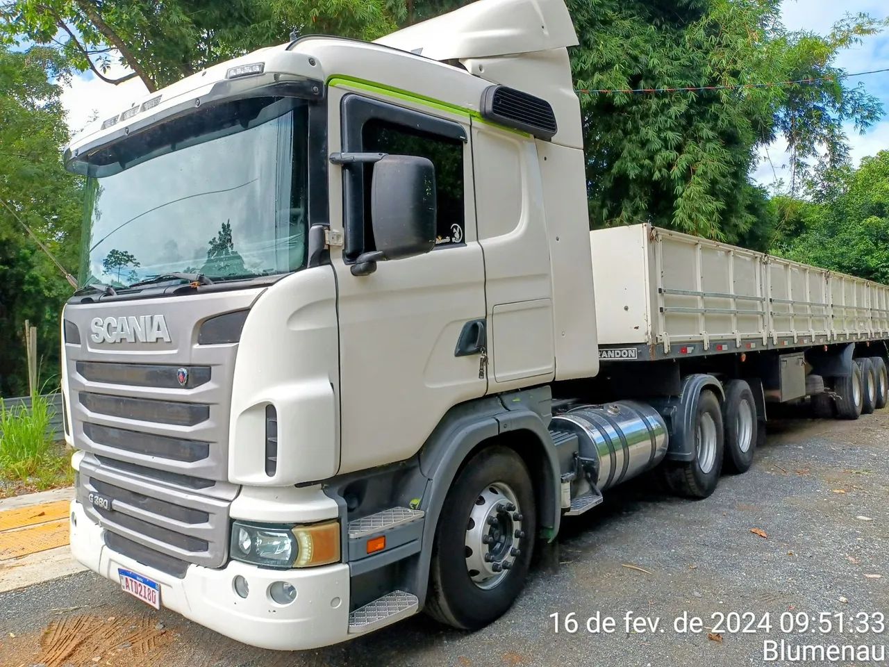 Caminhão Scania G380  - 2010 - Randon - 2008