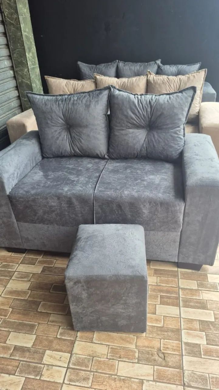 Sofá 2 Lugares Cinza com Puff