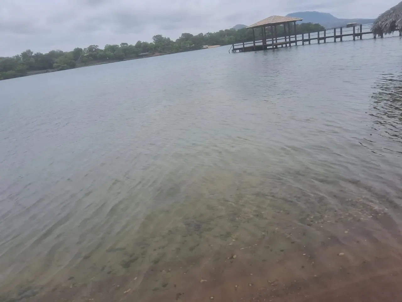 Chácara beira lago, sentindo Lageado c Área privativa km 32, 30mt de lago