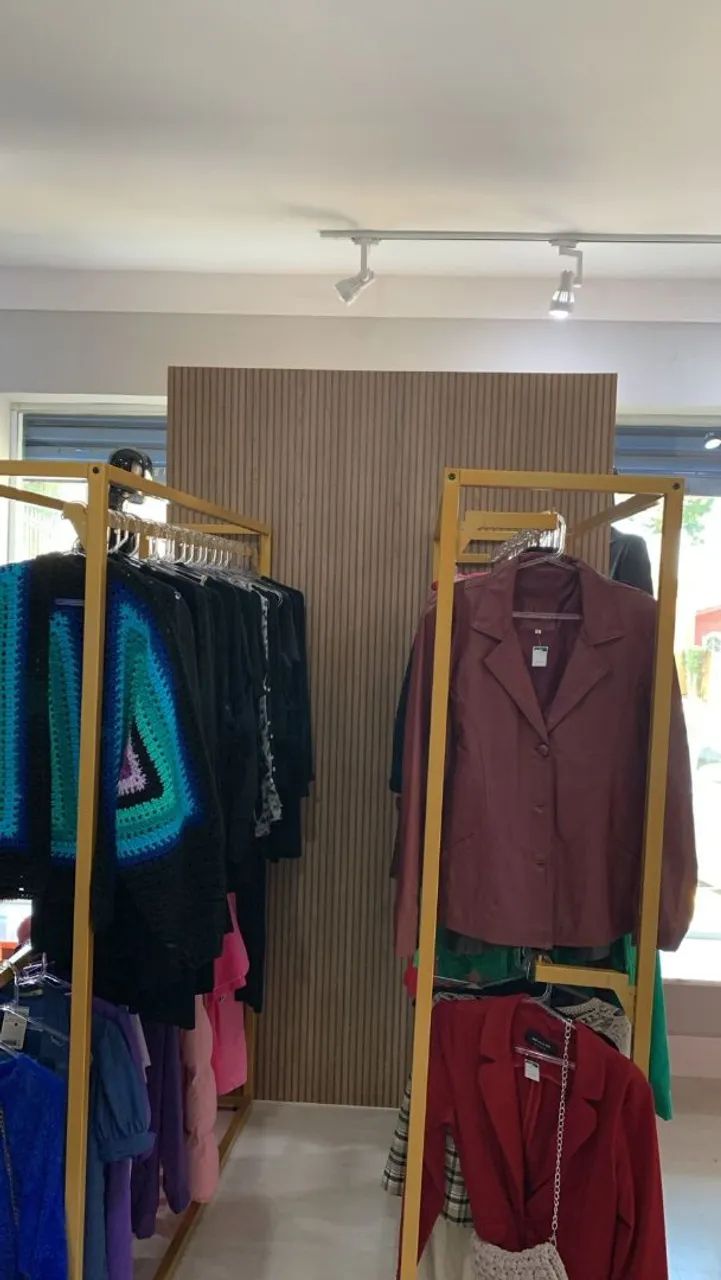  Araras em Metal Dourado - Sofisticação e Versatilidade para sua Loja ou Closet! ? - Foto 3
