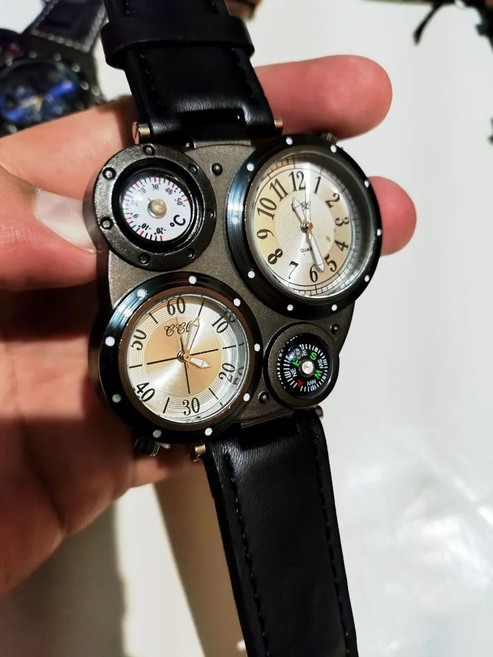 Relógio Masculino Oulm - Design Exclusivo - Foto 3