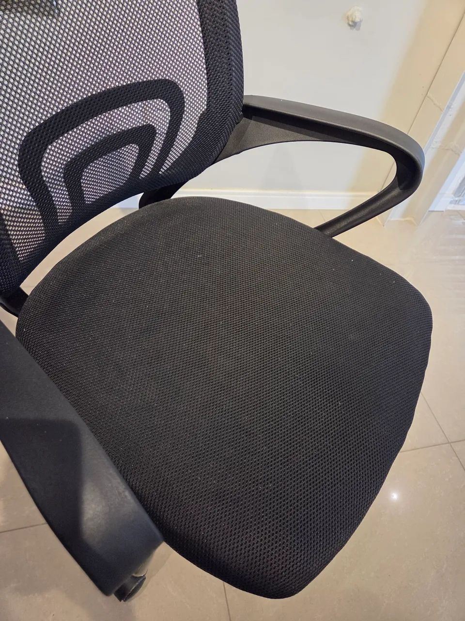 Cadeira de escritório Giratória perfeito estado - Foto 4