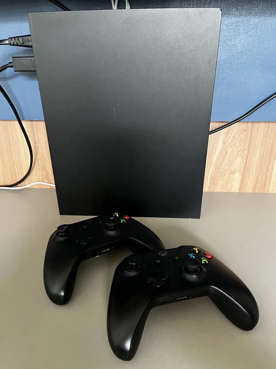 Xbox One X - 2 Controles - Foto 2