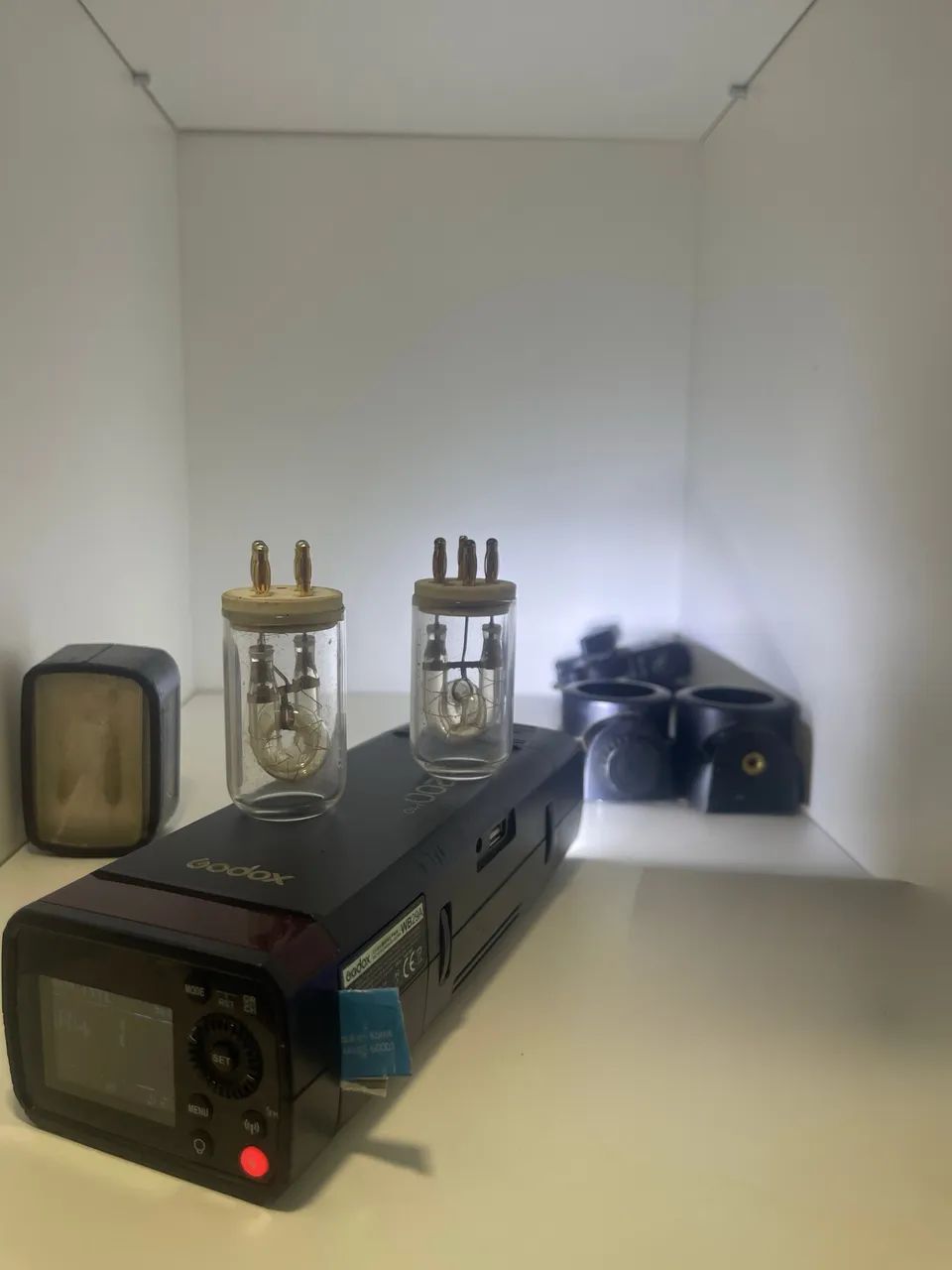 Godox AD200 Pro + Acessórios em Dobro (2 baterias + extras) - Foto 2