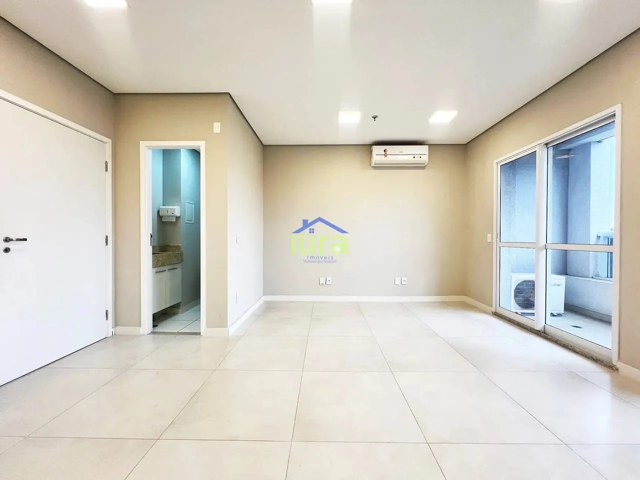 Sala comercial de 33m², ar condicionado, 1 vaga no Jardins do Brasil