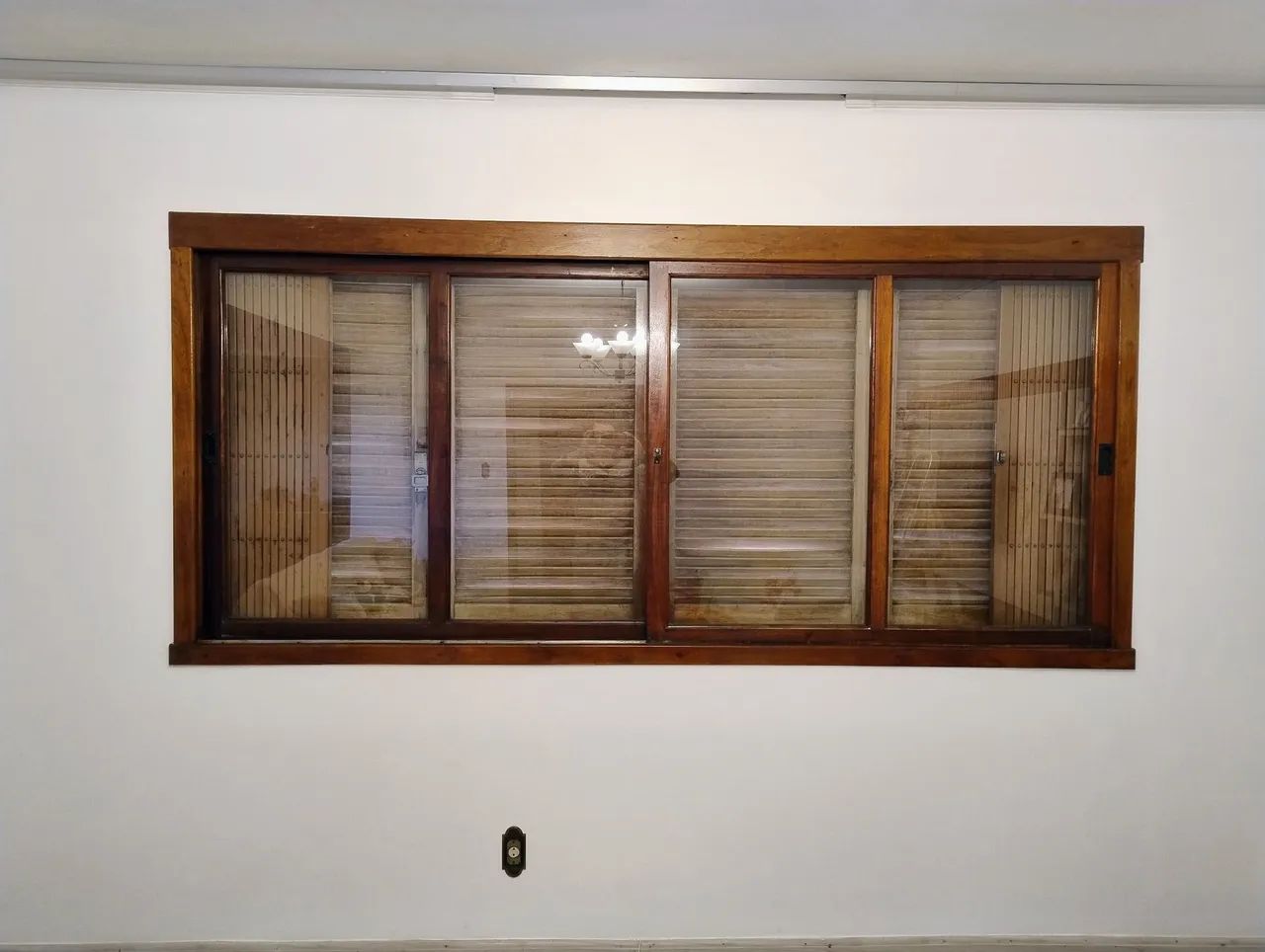 Janela com Veneziana e grade de segurança - Foto 2