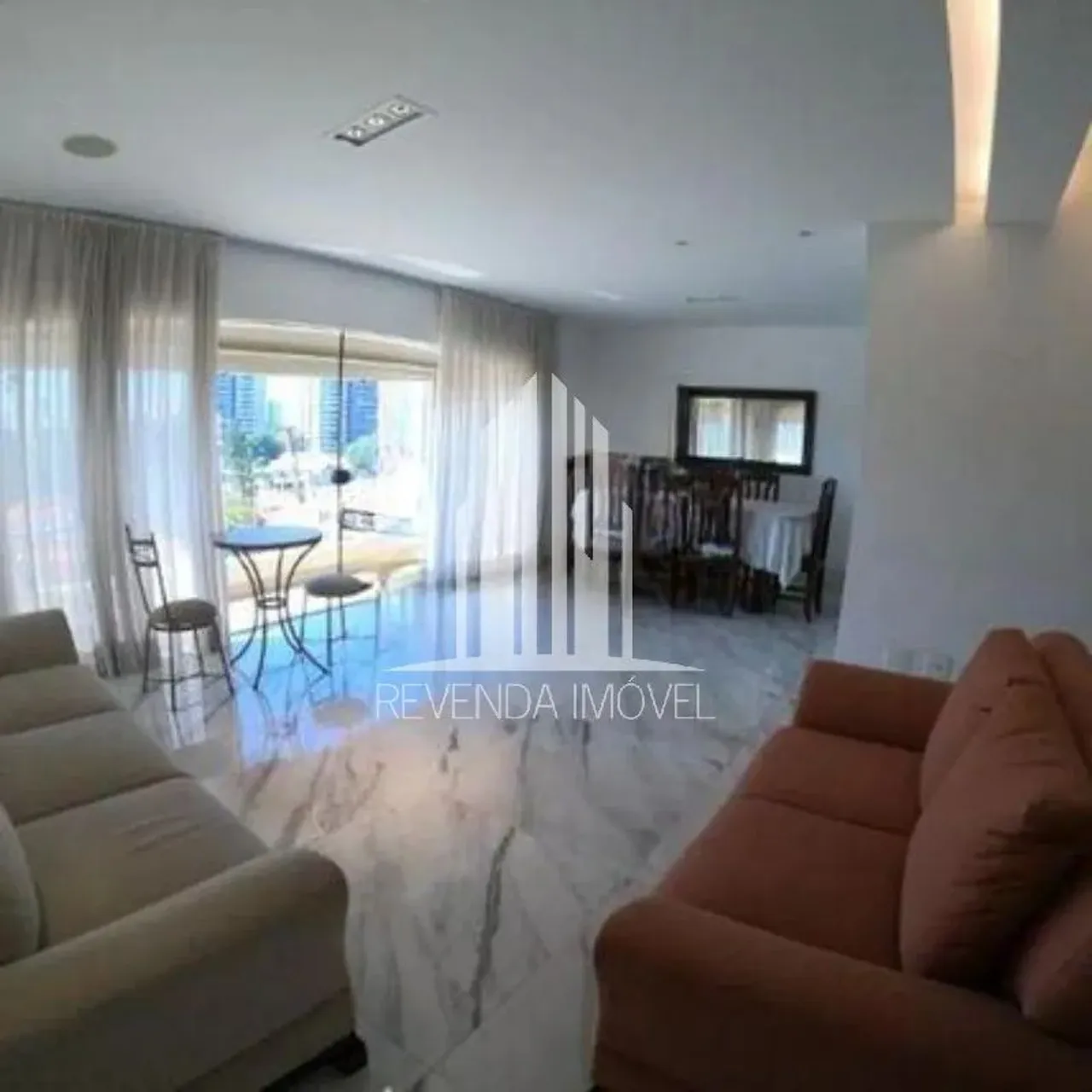Cobertura Duplex de 287m² com 3 Quartos e 3 Vagas à Venda