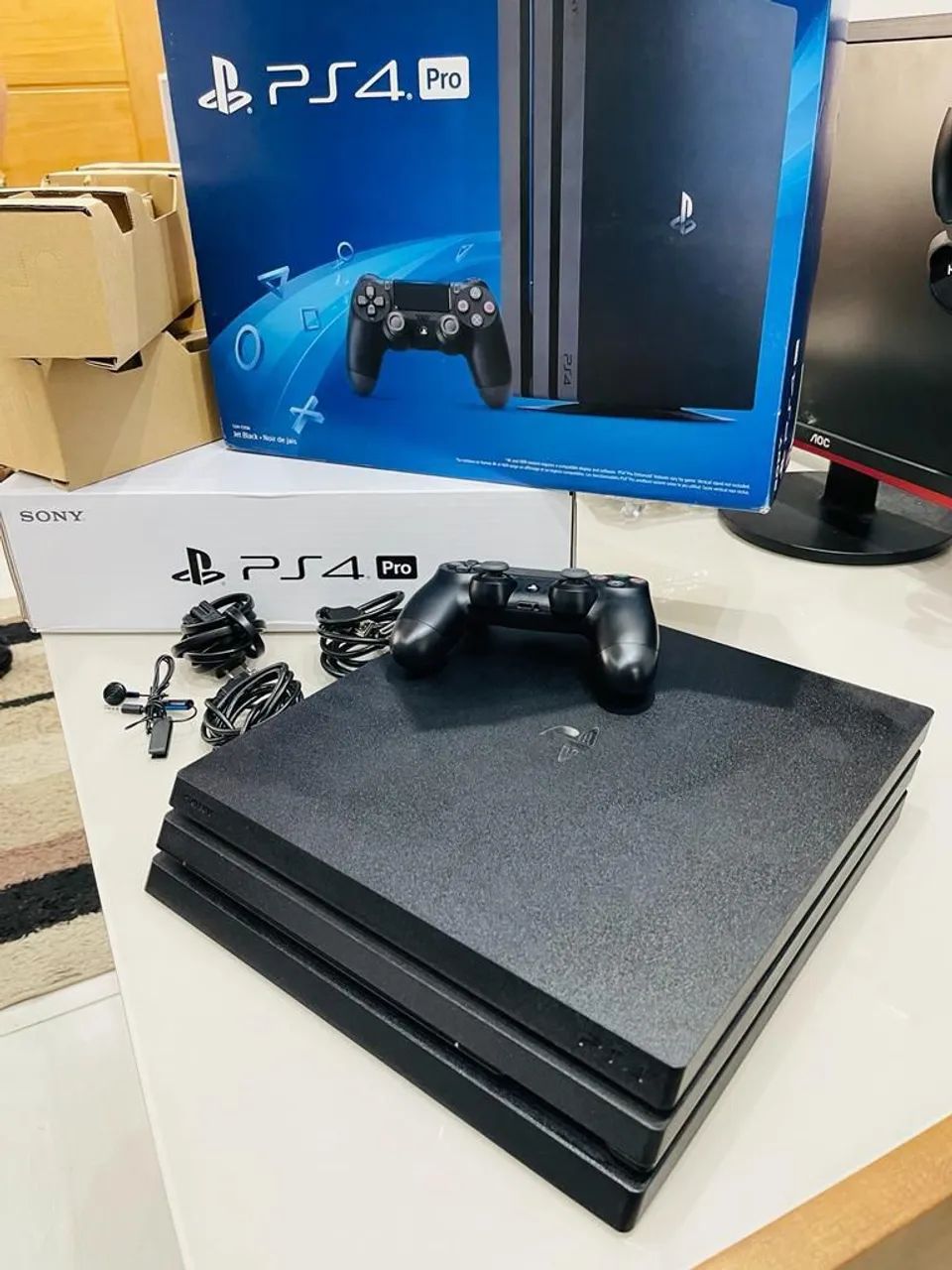 VENDO ou TROCO ps4 pro preto 1tb, completo, com caixa, aceito cartão?<br><br>