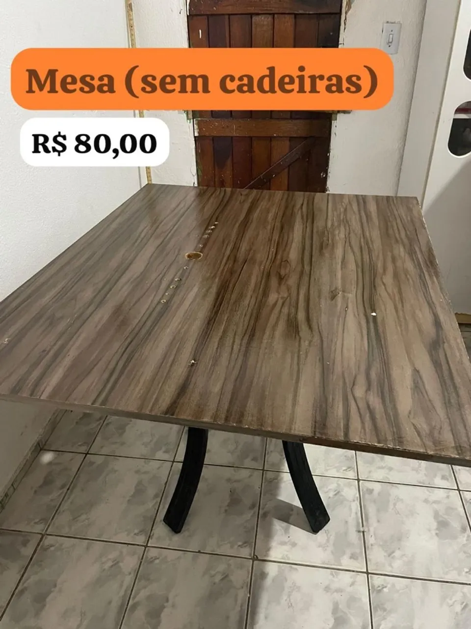 Mesa de madeira (sem cadeiras)