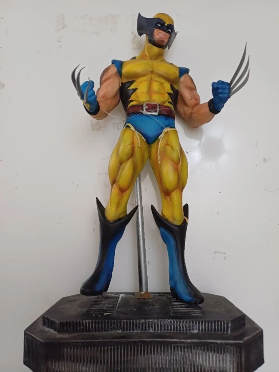 GRANDE MINIATURA DE WOLVERINE  - Foto 2