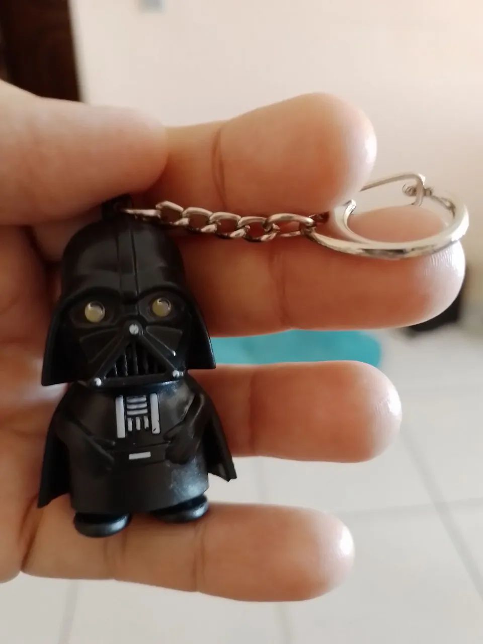 Chaveiro Darth Vader do Star Wars com luz e som - Foto 4