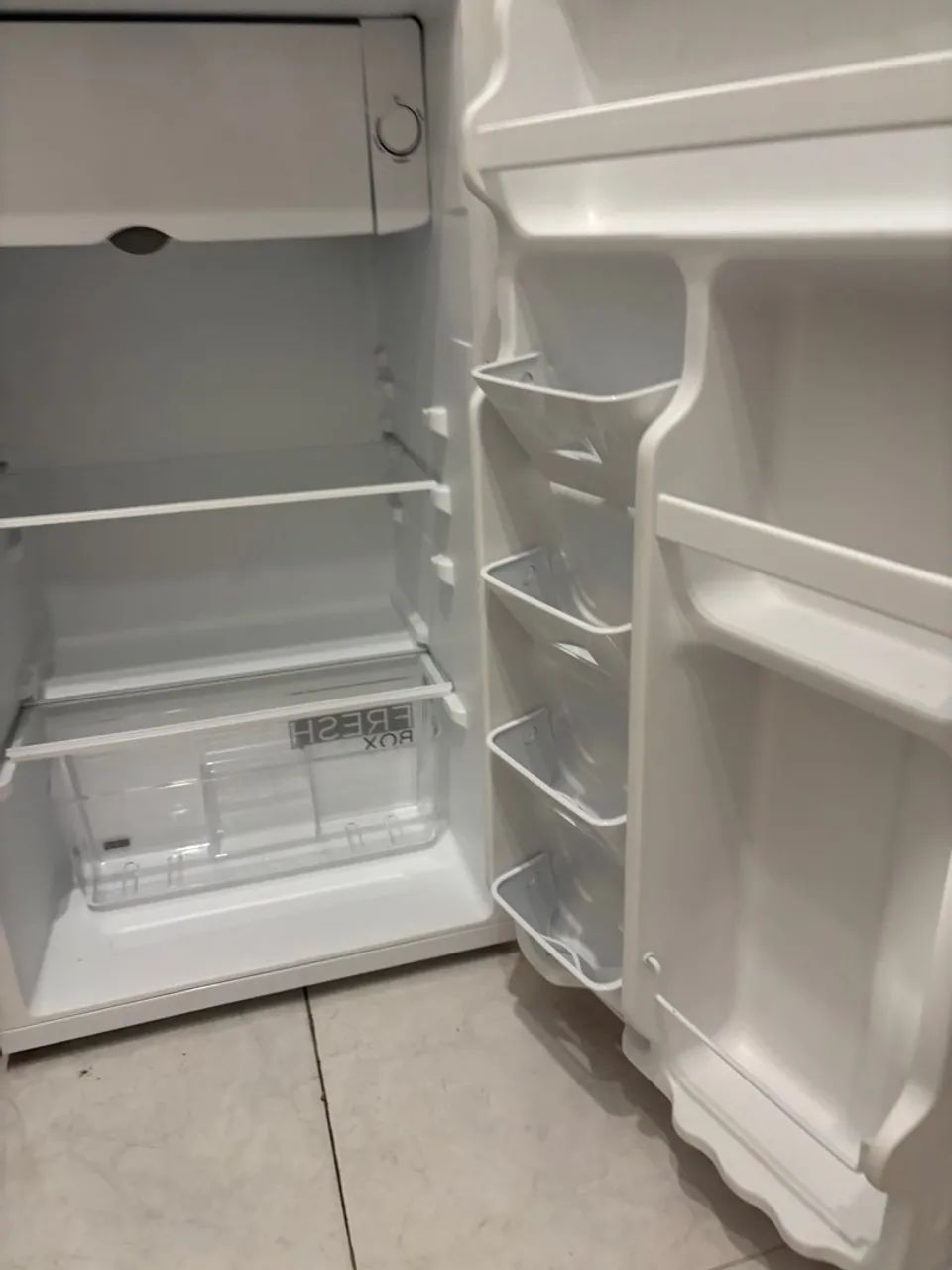 Frigobar Midea Retrô 95 litros vermelho rubi - Foto 2