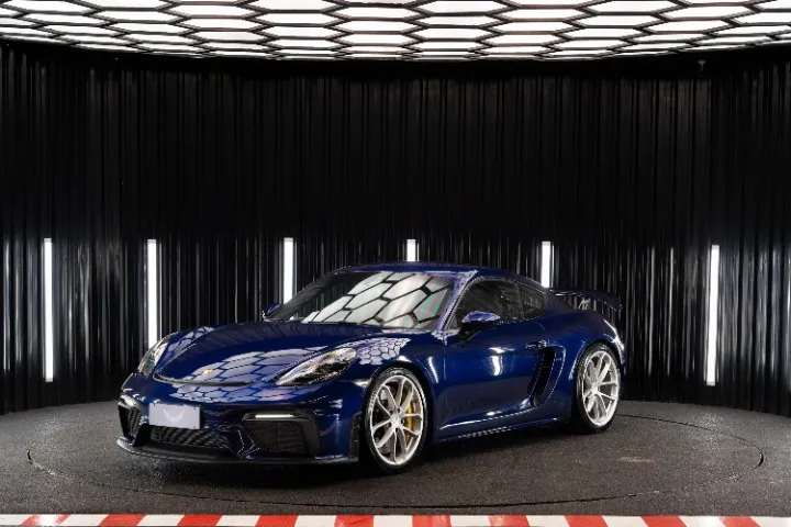 Porsche Cayman GT4