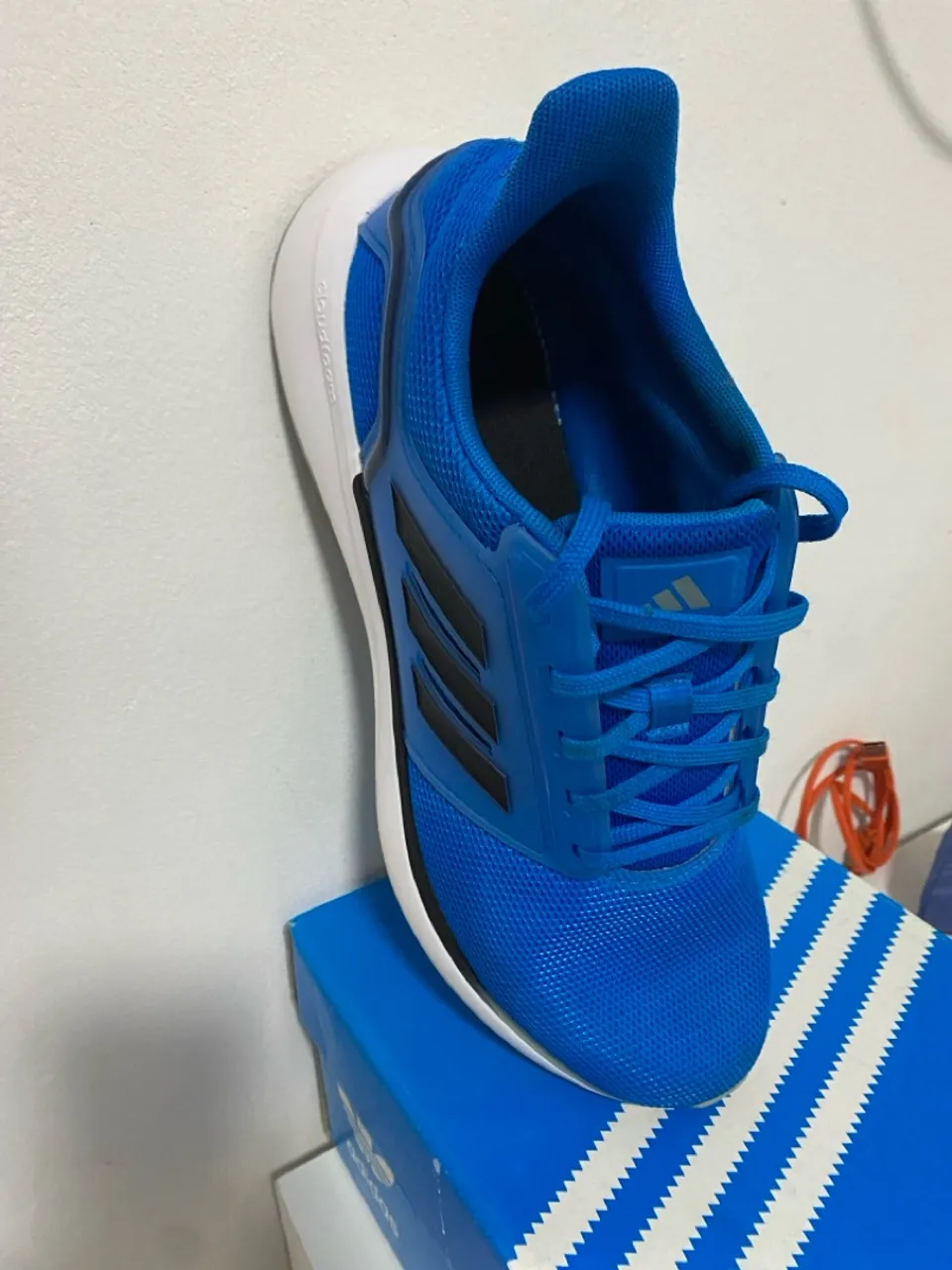 Tênis Adidas Azul - Conforto e Estilo!