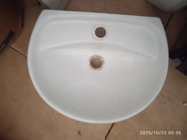 Bathroom sink