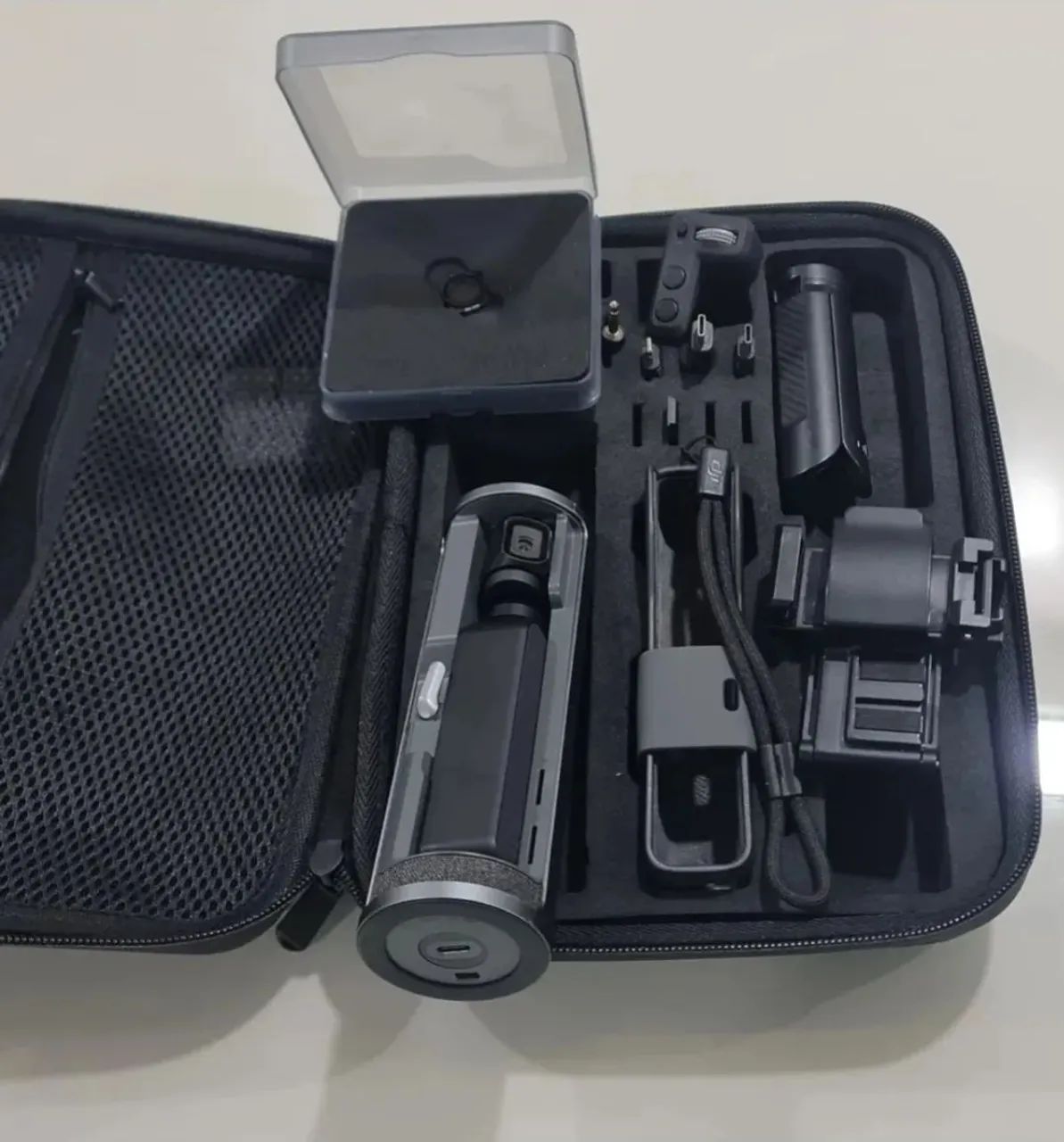 DJI Osmo Pocket - C/ POWERBANK OSMO Original + acessorios Filmadora Compacta e Completa - Foto 4