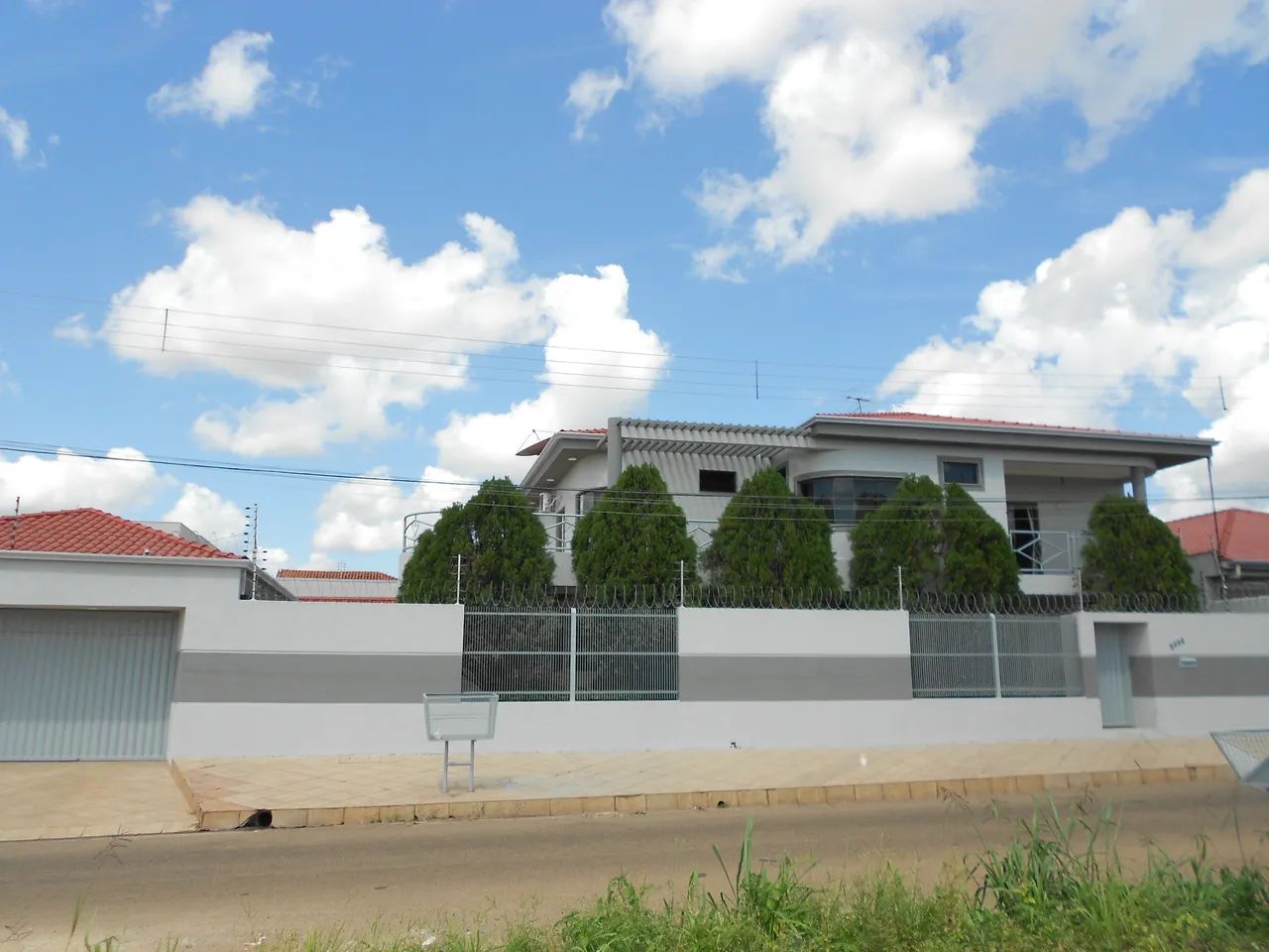 EXCELENTE CASA DE ALTO PADRÃO, PRÓXIMO A AV. GUAPORÉ. - Foto 5