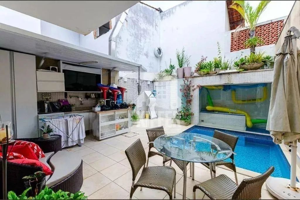 Casa Duplex em São Francisco 3 Suítes com Piscina e Churrasqueira