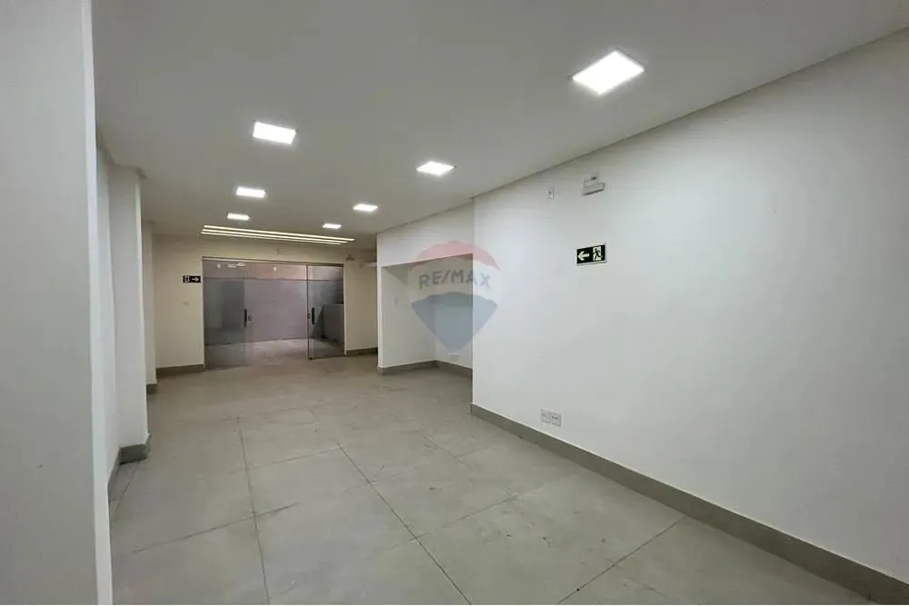 Sala Comercial Reformada no Centro de Valadares