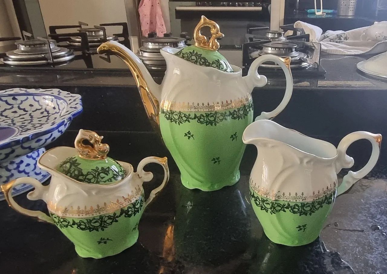 Conjunto de Chá em Porcelana - Verde e Dourado