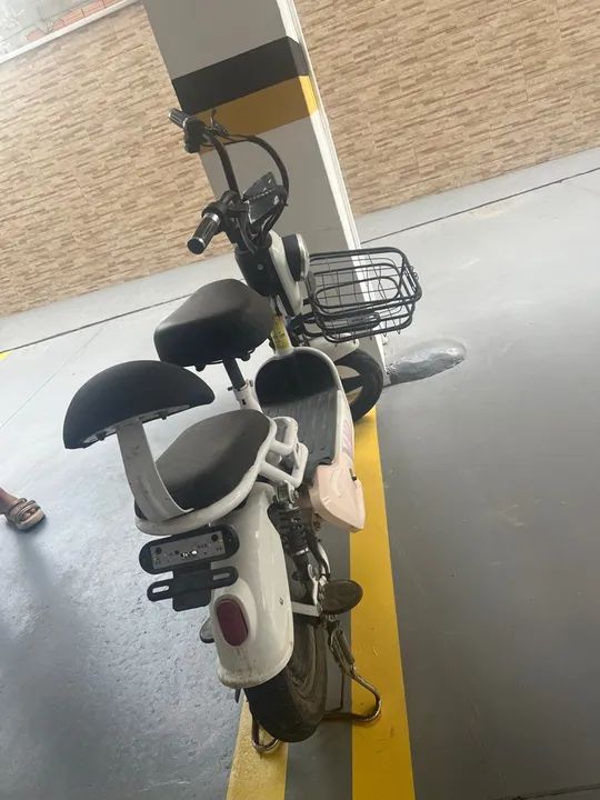 Scooter usada, com avaria na bateria 
