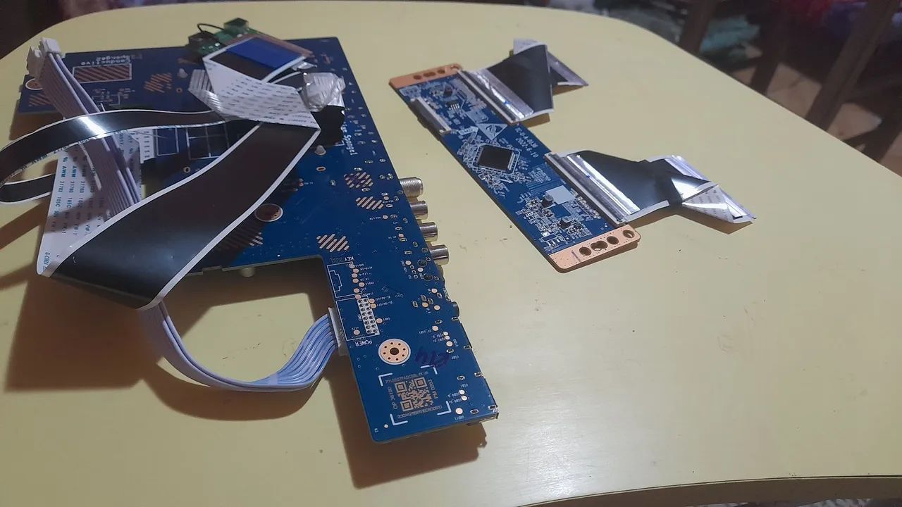 Placa principal PTV58G7PAGCSBL 4K completa como mostra a foto - Foto 3