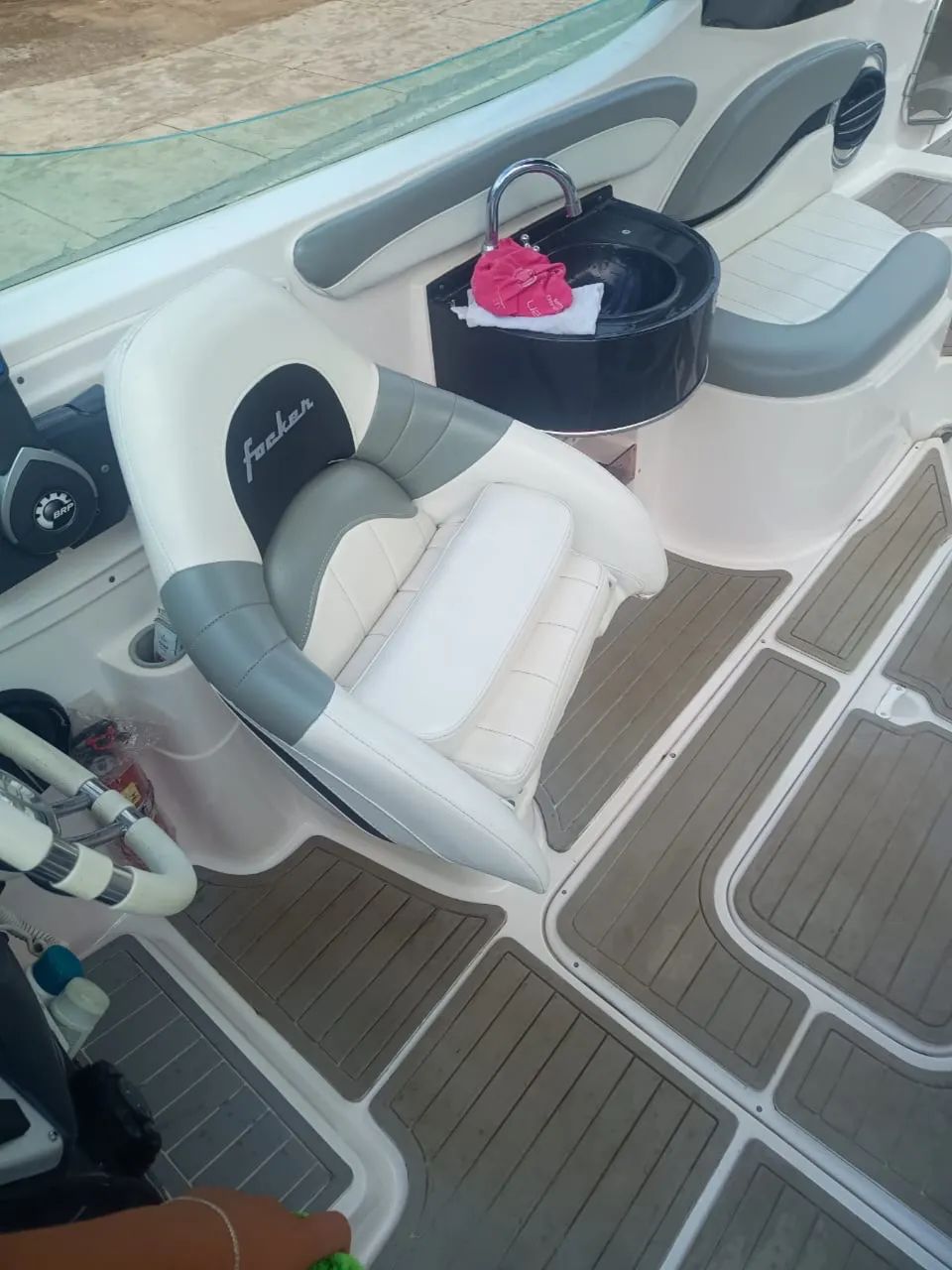 Lancha Foker 240/2011 motor 200hp Enverrud 